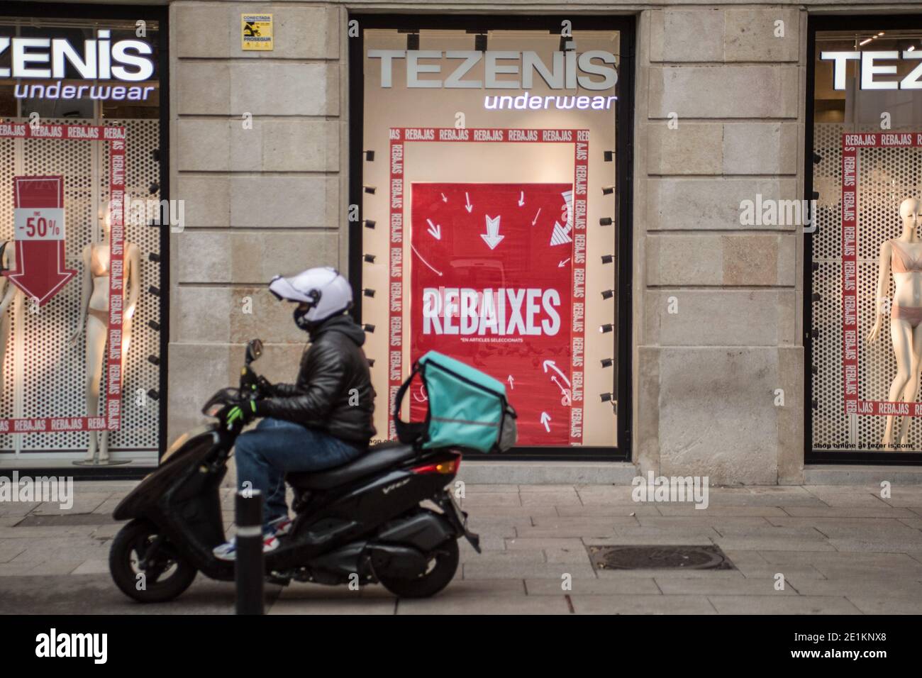 Tienda tezenis fotografías e imágenes de alta resolución - Alamy