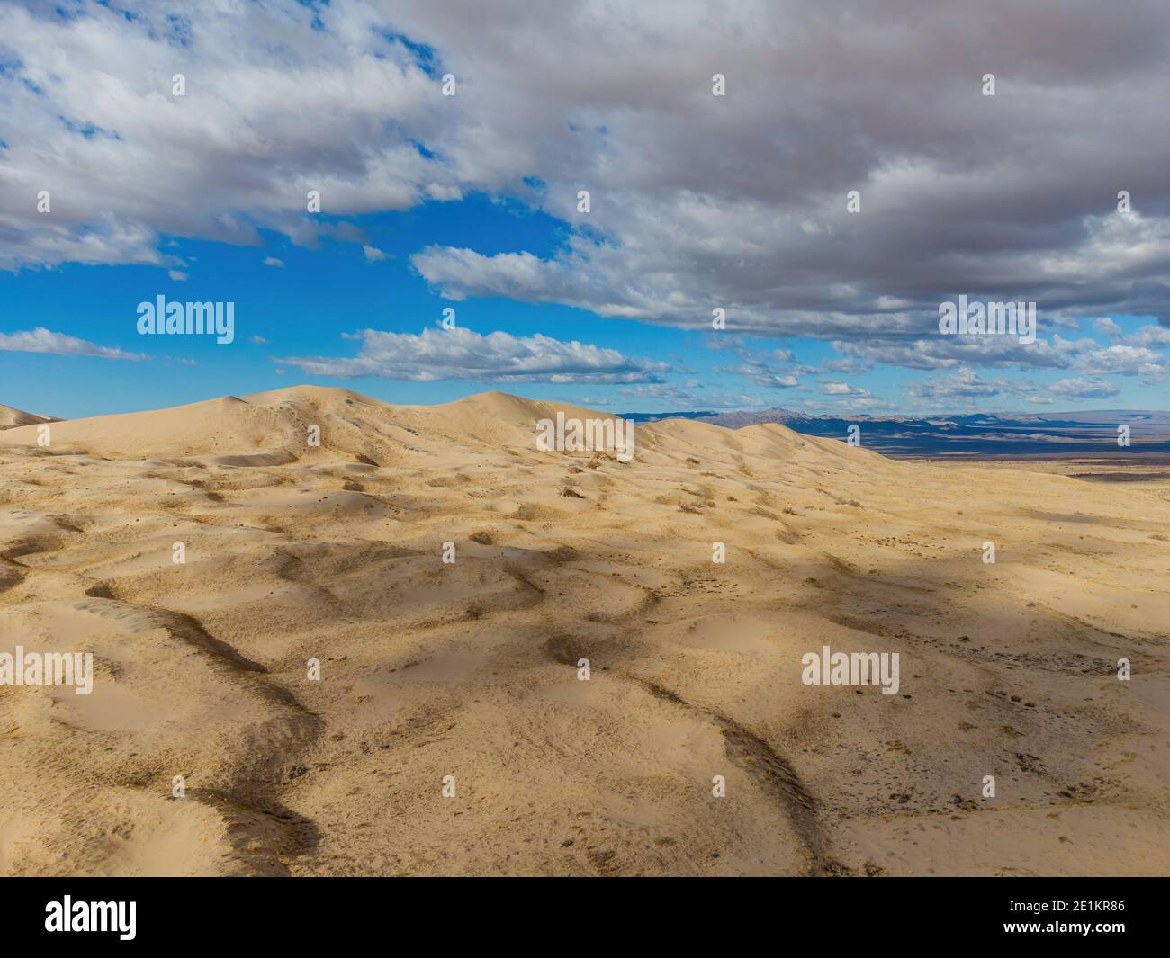 Vista aérea de las hermosas Kelso Dunes en California Foto de stock