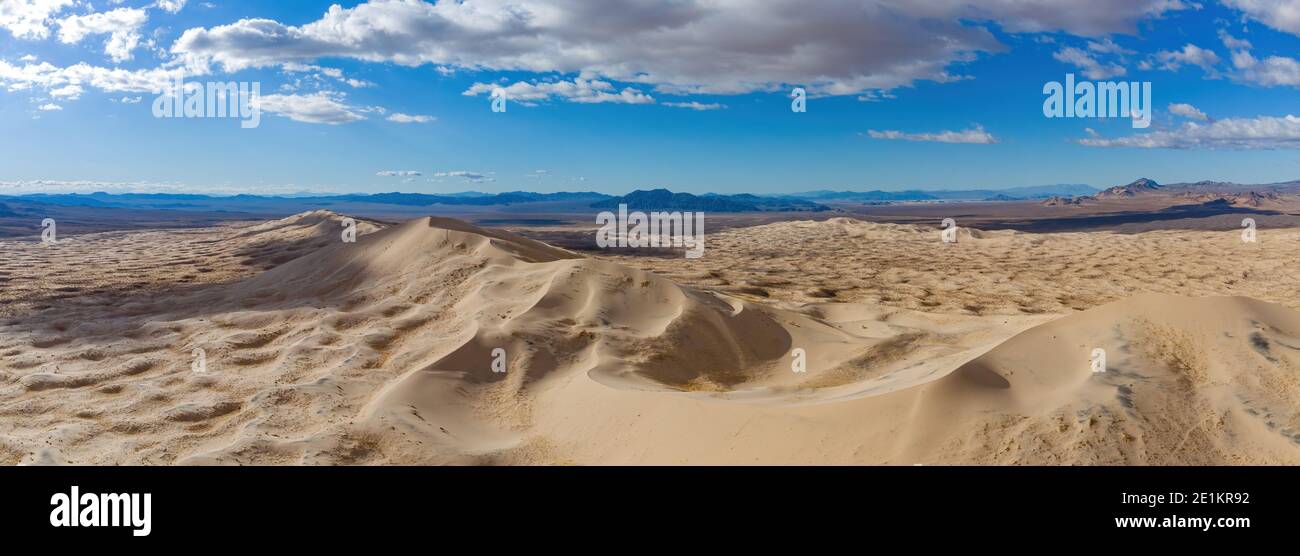Vista aérea de las hermosas Kelso Dunes en California Foto de stock