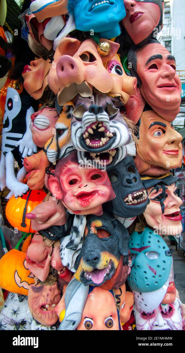 Máscaras de goma para la venta en la exposición Fotografía de stock - Alamy