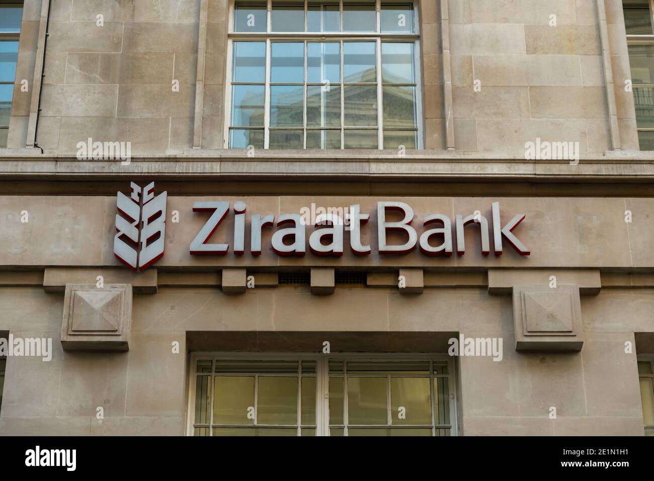 Londres- Banco Ziraat, Ciudad de Londres, sucursal de un gran banco turco Foto de stock