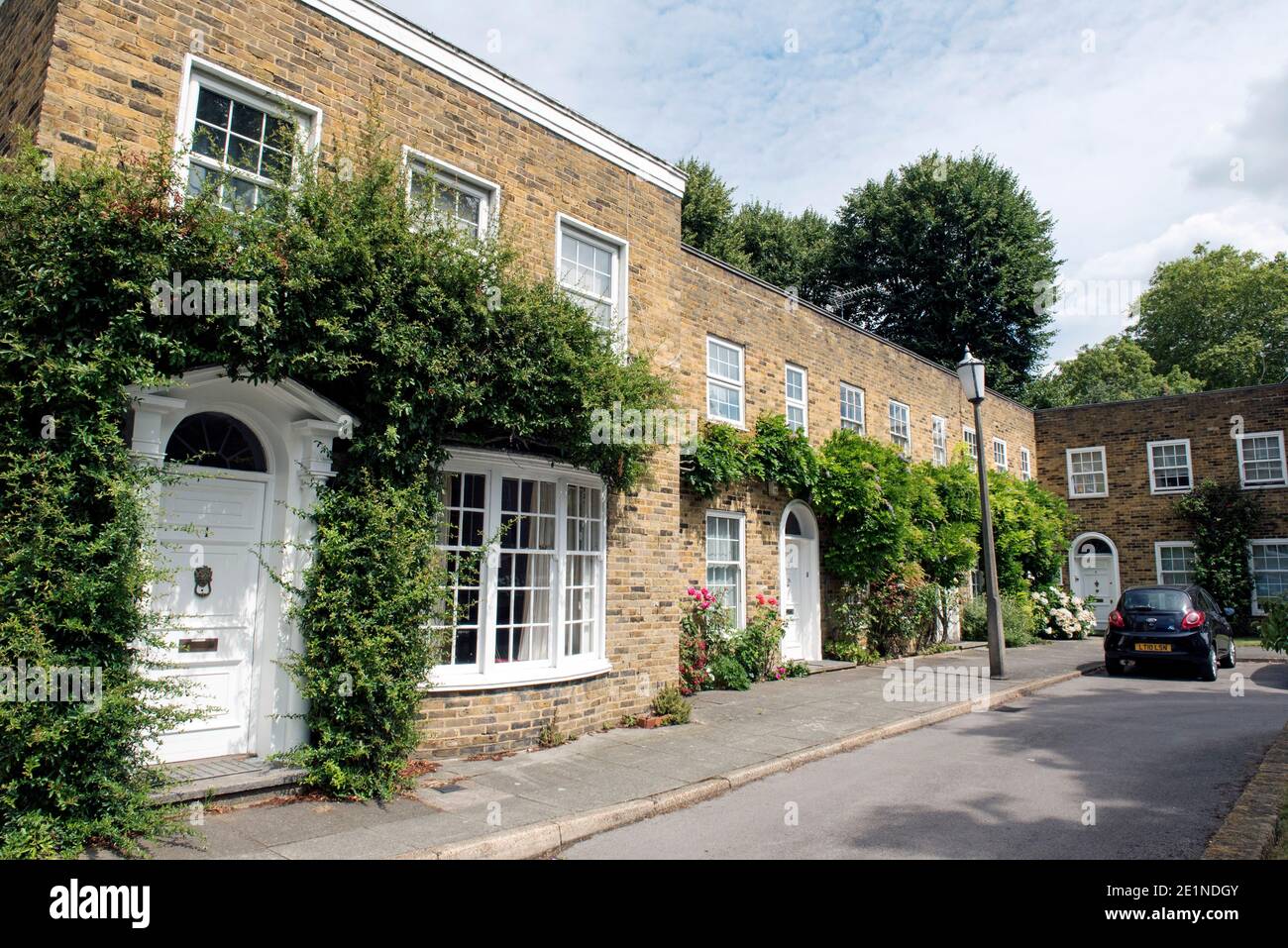 Atractivas casas con terrazas neogoranas, John Spencer Square Canonbury London Borough of Islington Foto de stock