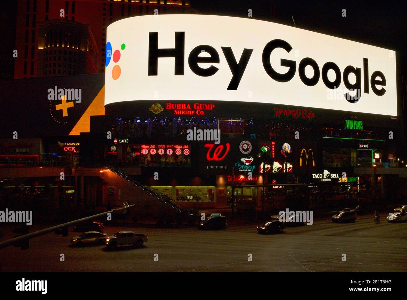 La cartelera electrónica de Google enciende las Vegas Strip durante el CES,  Consumer Electronics Show, la feria comercial más grande del mundo las Vegas,  NV, EE.UU Fotografía de stock - Alamy