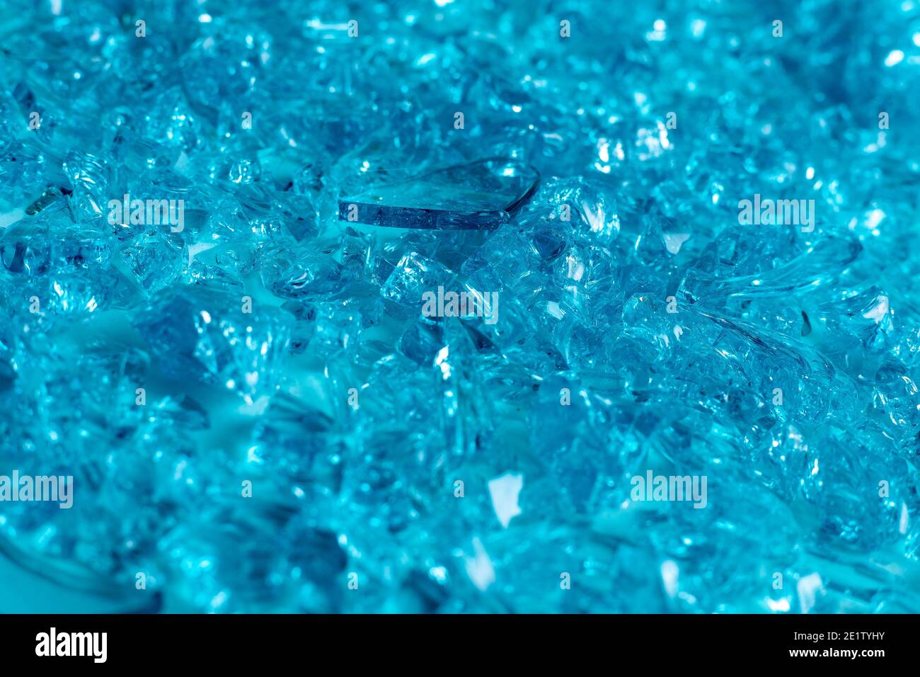 fondo de textura de cristal roto azul de marco completo Foto de stock