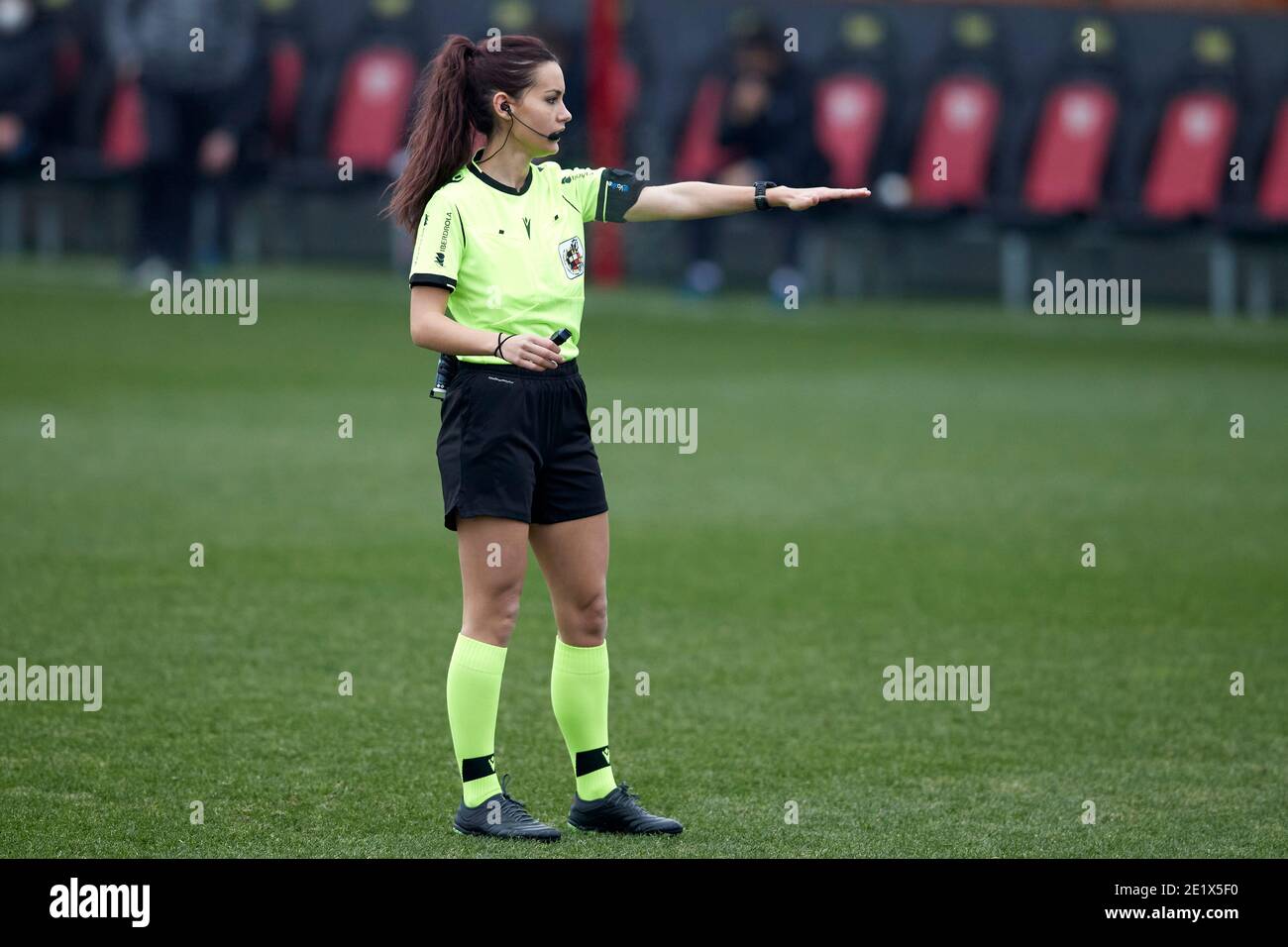 Bilbao, España. 06 de enero de 2021. Entrenador principal Iker Dorronsoro de SD Eibar durante el partido la Liga Iberdrola entre el Athletic Club Bilbao Fem y SD EIB Foto de stock