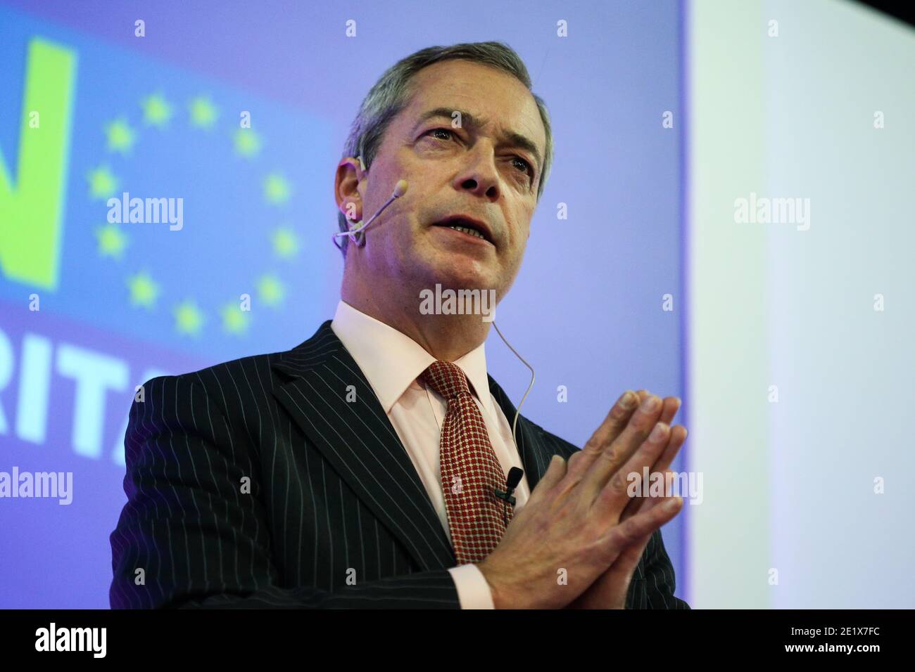 30/11/15. Leeds, Reino Unido. Nigel Farage habla en un evento "no a la UE" en Eland Road en Leeds, West Yorkshire, en el período previo al referéndum de la UE. Foto de stock