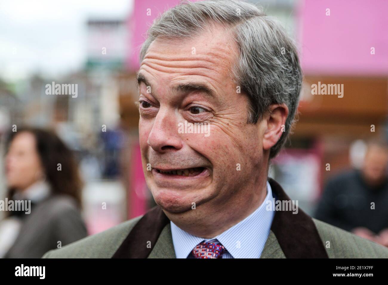 18/04/16. Sheffield, Reino Unido. Nigel Farage, líder del UKIP, visita Sheffield para apoyar la campaña de Steve Winstone en el Sheffield Brightside & Hillsborough by- Foto de stock