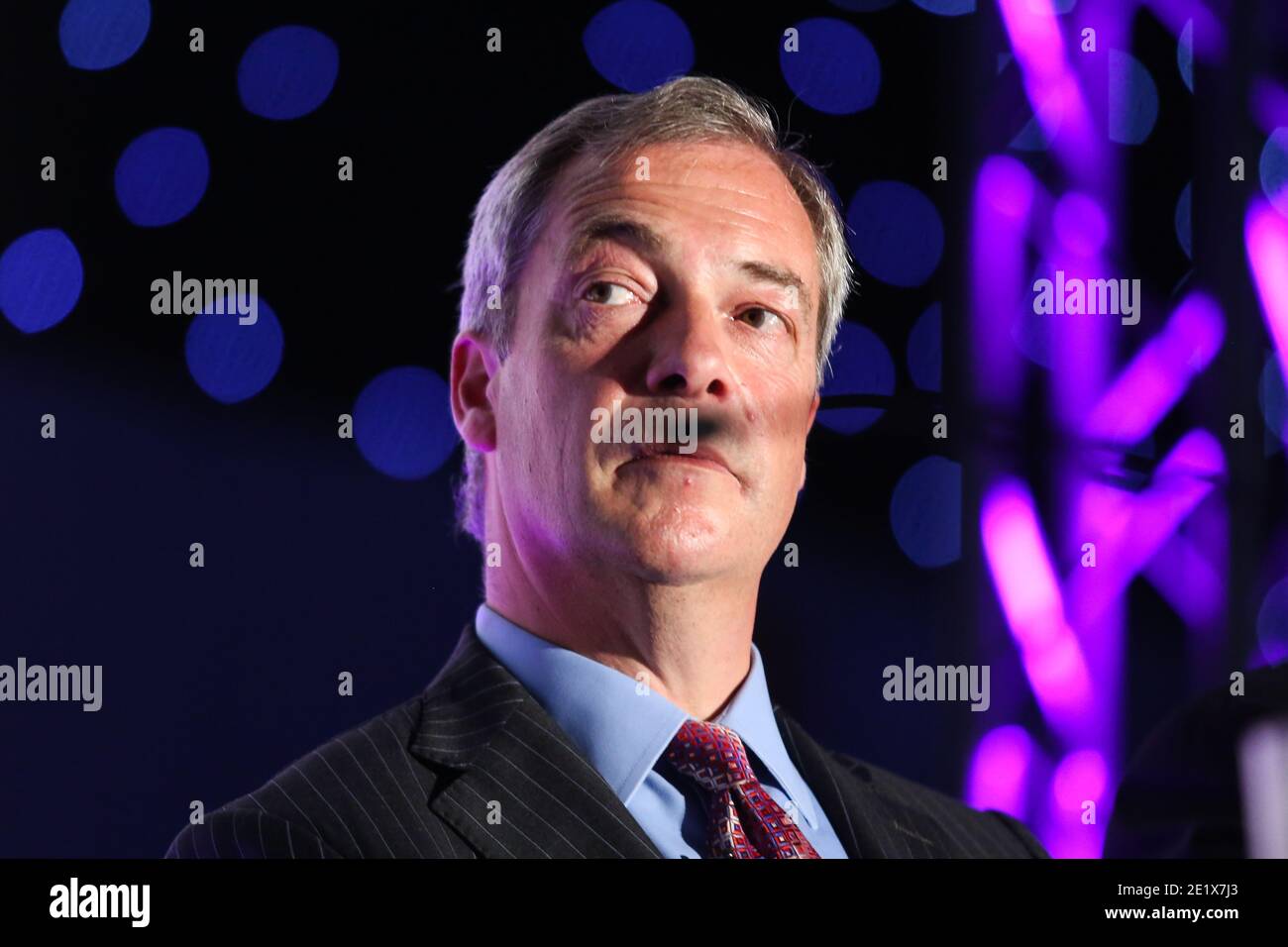 01/06/16. Leeds, Reino Unido. Nigel Farage, líder del UKIP, en un evento del UKIP en el terreno Elland Road de Leeds United, en West Yorkshire, en el periodo previo al referendu de la UE Foto de stock