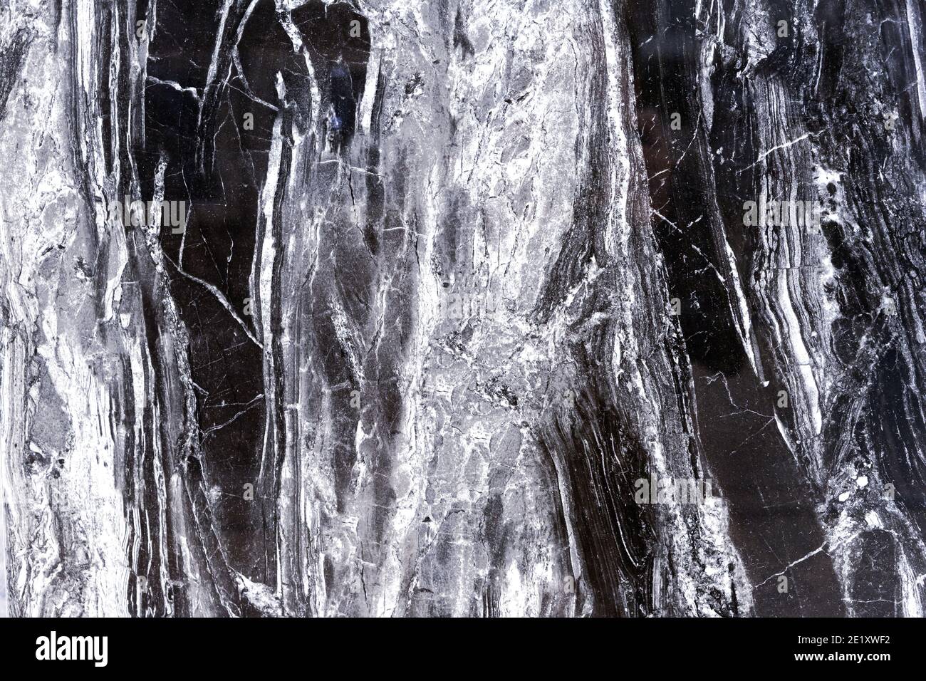 Piedra de cuarzo negro con rayas blancas. Fondo de cuarzo natural y