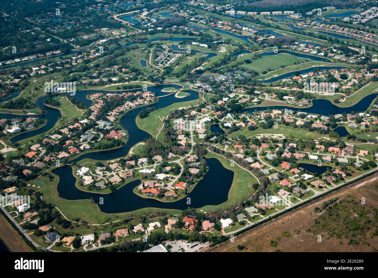 Fort Meyers, Florida. Vista aérea del club de campo Fiddlesticks. Es una comunidad de golf establecida, cerrada y está compuesta de aproximadamente 600 Foto de stock