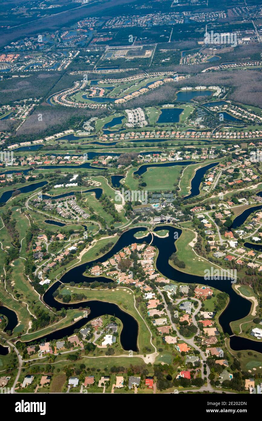 Fort Meyers, Florida. Vista aérea del club de campo Fiddlesticks. Es una comunidad de golf establecida, cerrada y está compuesta de aproximadamente 600 Foto de stock