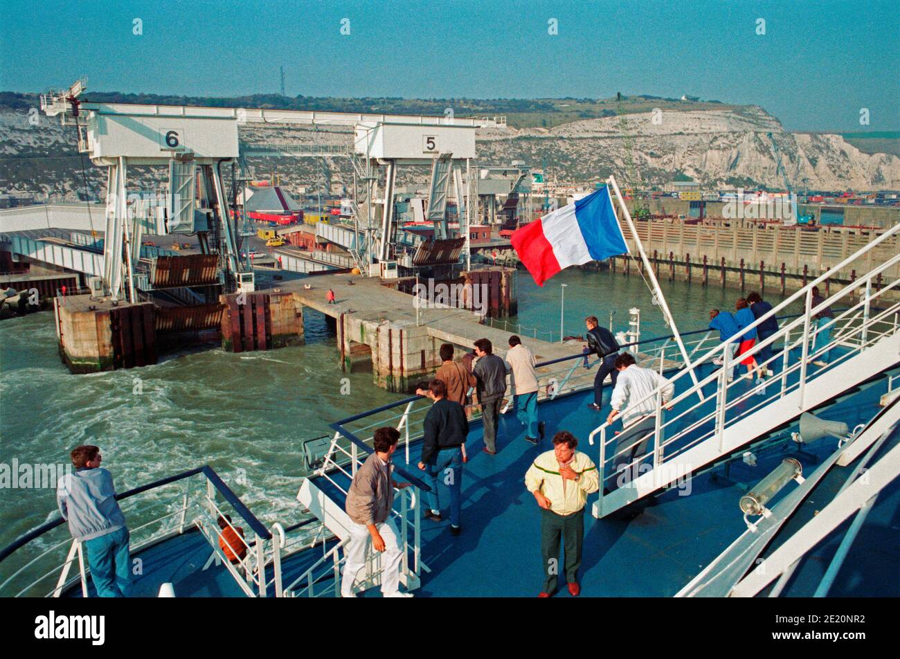 Ferry que sale del puerto, 04 de octubre de 1986, Dover, Inglaterra, Reino Unido Foto de stock