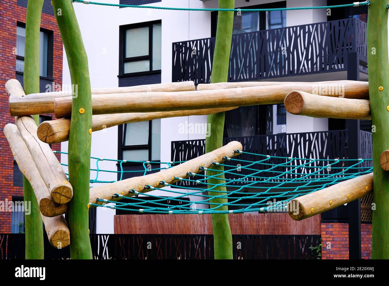 Parque infantil de madera para niños fotografías e imágenes de alta  resolución - Alamy