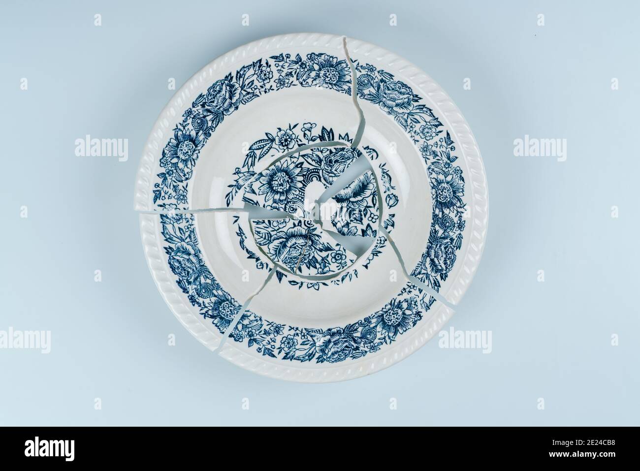 Placa cerámica rota con patrones imagen de alta calidad Foto de stock