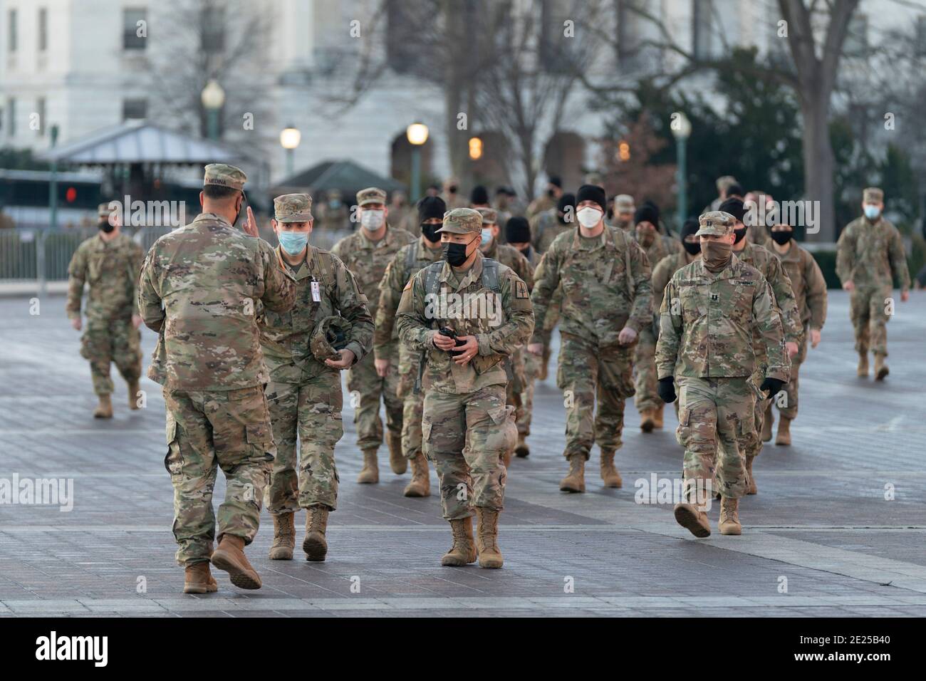 12 de enero de 2021 - Washington DC- los miembros de la Guardia Nacional se reúnen en Capitol Hill. Crédito de la foto: Chris Kleponis/Sipa USA Foto de stock