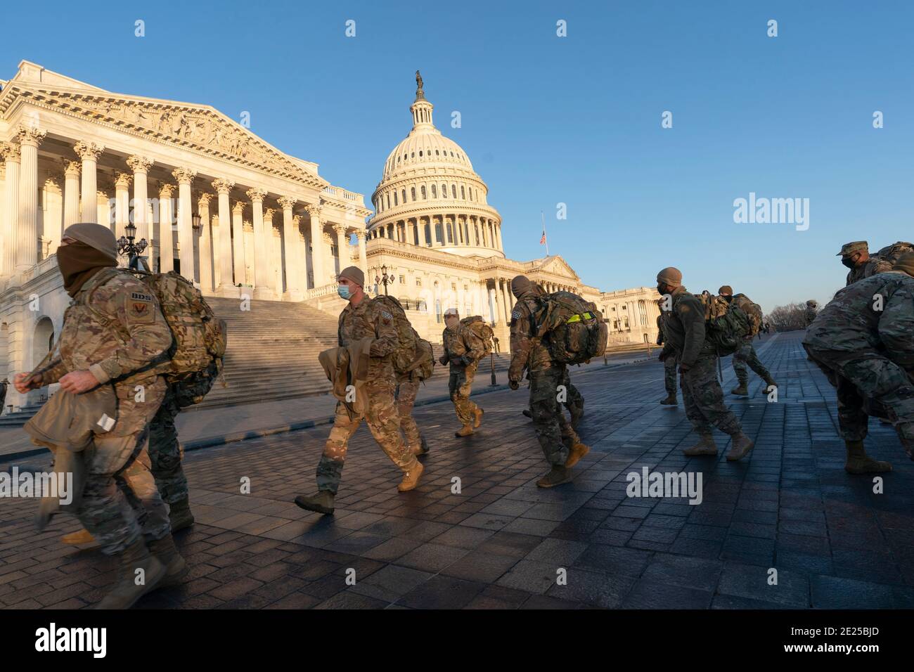 Washington DC- los miembros de la Guardia Nacional se reúnen en Capitol Hill. Crédito de la foto: Chris Kleponis/Sipa, EE.UU. 12 de enero de 2021. Crédito: SIPA USA/Alamy Live News Foto de stock