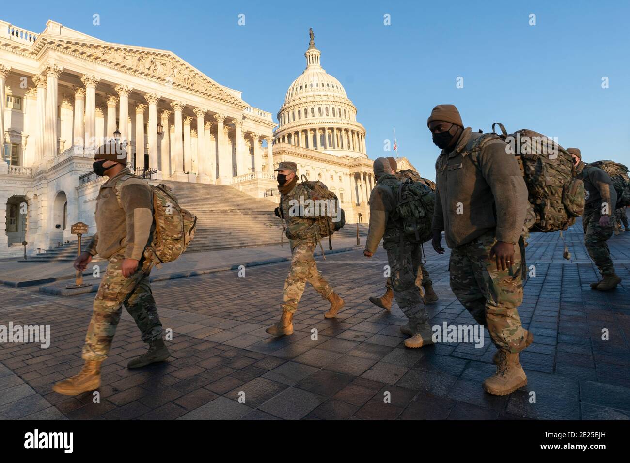 Washington DC- los miembros de la Guardia Nacional se reúnen en Capitol Hill. Crédito de la foto: Chris Kleponis/Sipa, EE.UU. 12 de enero de 2021. Crédito: SIPA USA/Alamy Live News Foto de stock