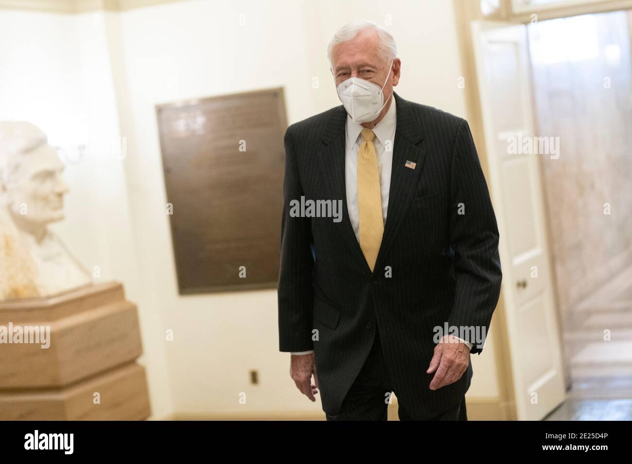 Washington DC- Steny Hoyer, líder de la mayoría de la Cámara de representantes, llega a Capitol Hill. Crédito de la foto: Chris Kleponis/Sipa, EE.UU. 12 de enero de 2021. Crédito: SIPA USA/Alamy Live News Foto de stock