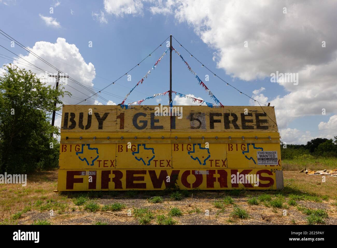 Big Texas Fireworks se encuentra en Austin, Texas, condado de Travis Foto de stock