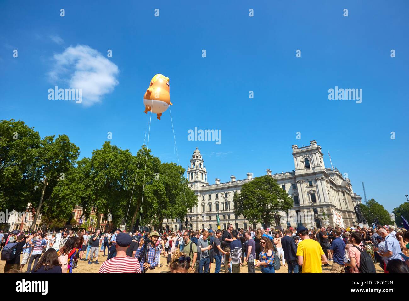 Trump Baby blimp volando en la Plaza del Parlamento durante un funcionario Visita del Presidente de los Estados Unidos a Londres Foto de stock