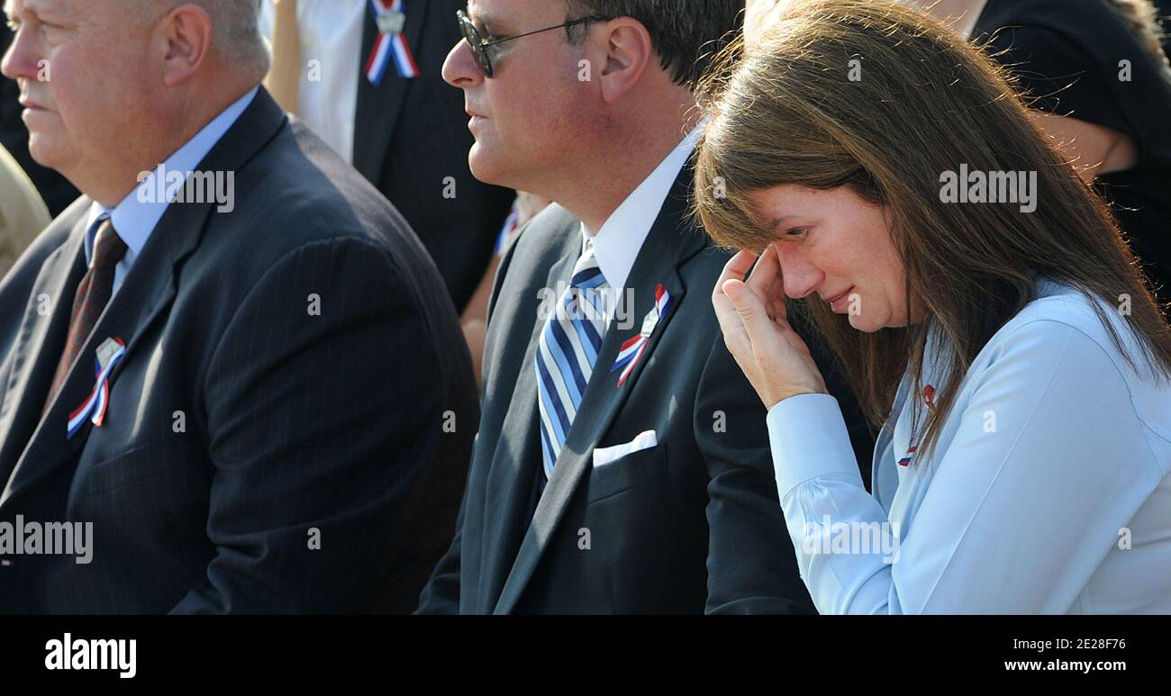 Los invitados reaccionan durante la conmemoración del décimo aniversario de los ataques terroristas del 9/11 2001 en el Pentágono el 11 de septiembre de 2011 en Arlington, va, EE.UU. Foto de Olivier Douliery/ABACAPRESS.COM Foto de stock