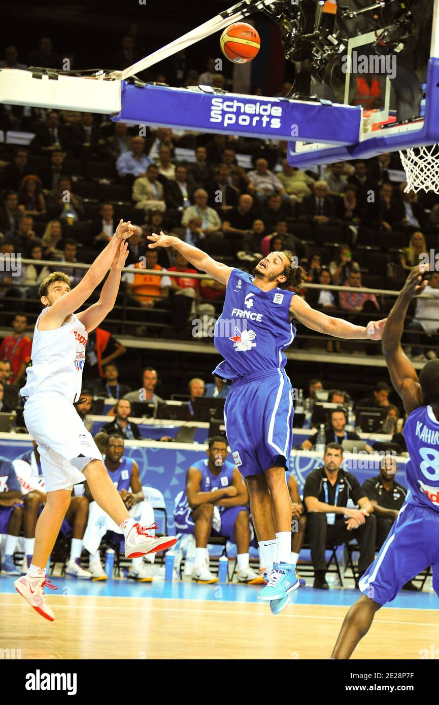 Joakim Noah de Francia durante el Campeonato Europeo de Baloncesto Masculino  final partido, España vs Francia en Kaunas, Lituania el 18 de septiembre de  2011. España derrotó a Francia 98-85. El equipo