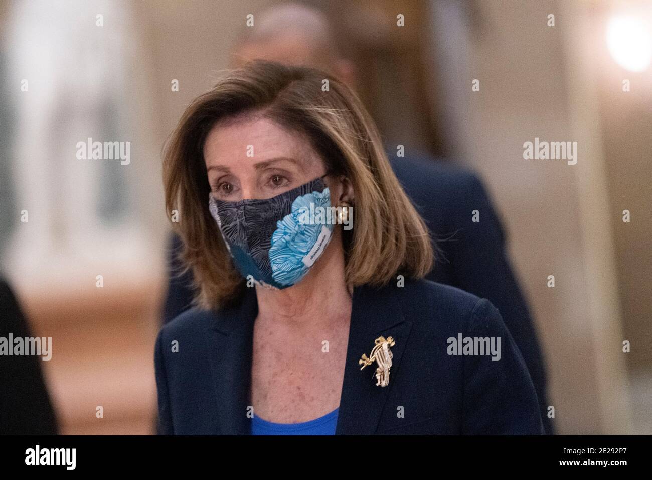 Washington DC- Presidente de la, Estados Unidos. 12 de enero de 2021. La Cámara de representantes Nancy Pelosi llega a Capitol Hill para un debate y votar para pedir formalmente al Sr. Pence que invoque la Enmienda 25 que eliminaría al presidente Trump del cargo.Foto de crédito: Chris Kleponis/Sipa USA crédito: SIPA USA/Alamy Live News Foto de stock