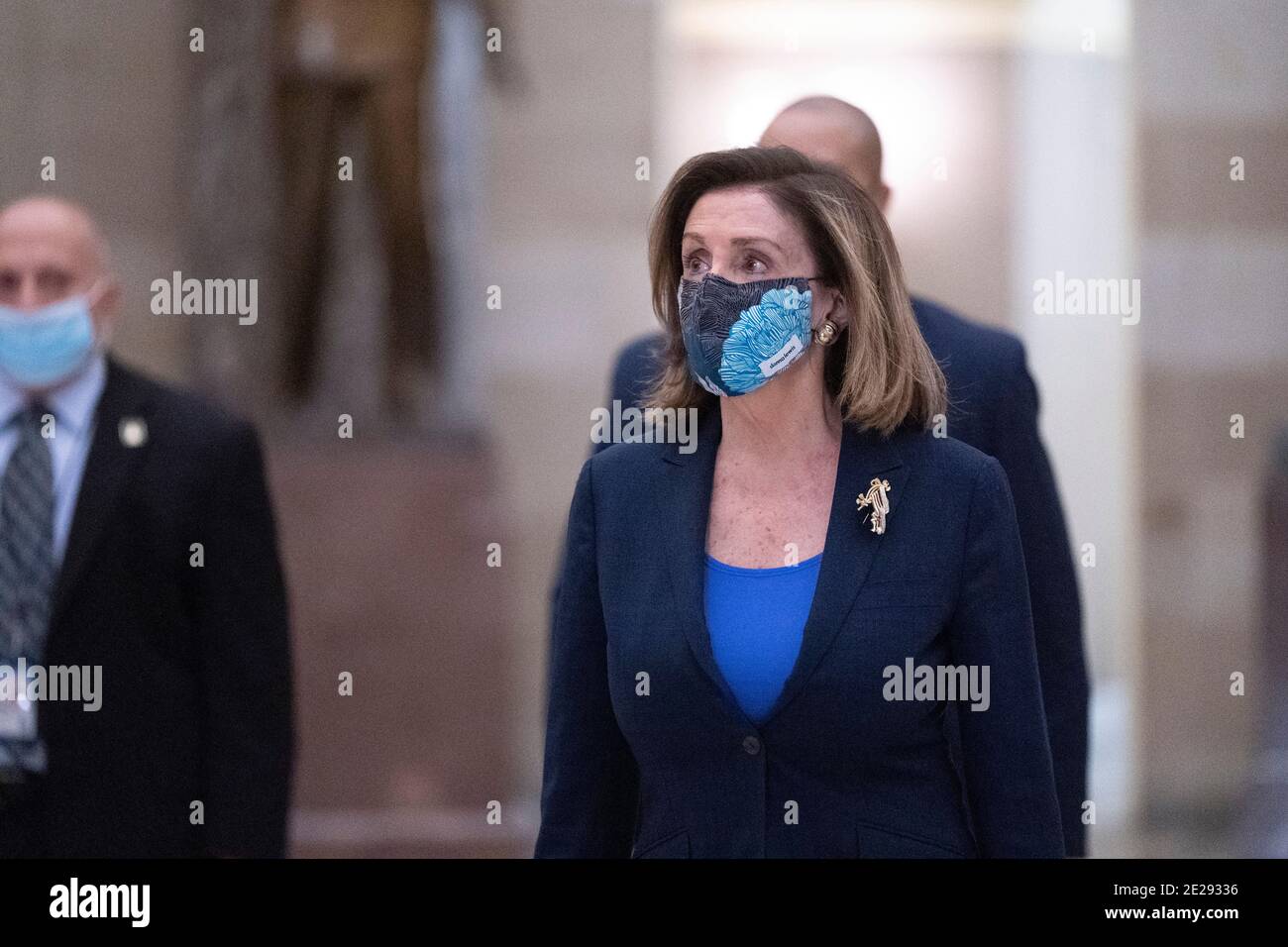 Washington DC- Presidente de la, Estados Unidos. 12 de enero de 2021. La Cámara de representantes Nancy Pelosi llega a Capitol Hill para un debate y votar para pedir formalmente al Sr. Pence que invoque la Enmienda 25 que eliminaría al presidente Trump del cargo.Foto de crédito: Chris Kleponis/Sipa USA crédito: SIPA USA/Alamy Live News Foto de stock