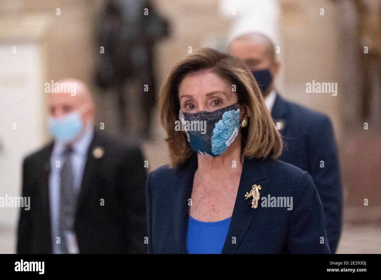 Washington DC- Presidente de la, Estados Unidos. 12 de enero de 2021. La Cámara de representantes Nancy Pelosi llega a Capitol Hill para un debate y votar para pedir formalmente al Sr. Pence que invoque la Enmienda 25 que eliminaría al presidente Trump del cargo.Foto de crédito: Chris Kleponis/Sipa USA crédito: SIPA USA/Alamy Live News Foto de stock