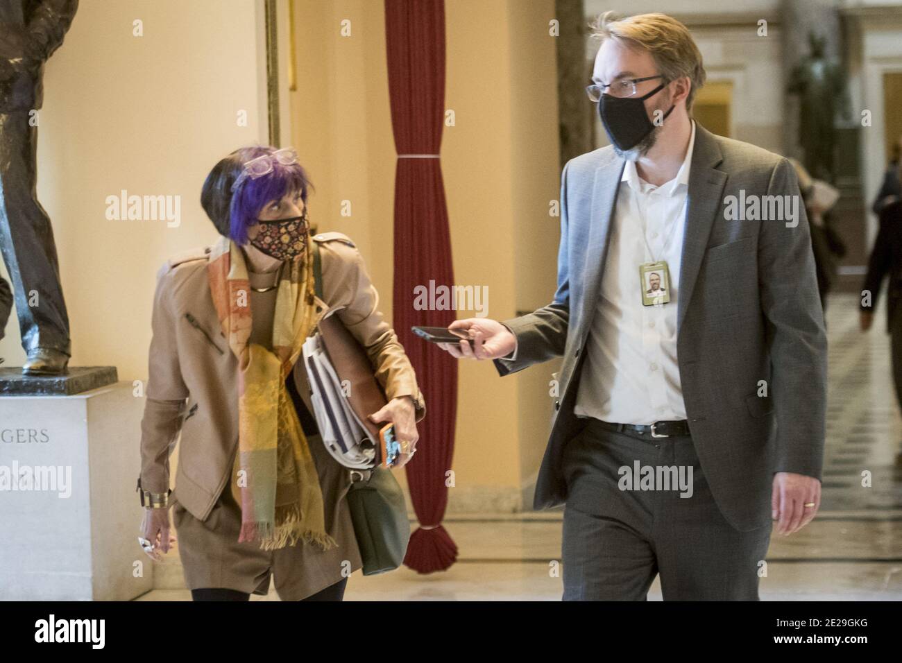 La Representante de los Estados Unidos Rosa DeLauro (Demócrata de Connecticut) habla con reporteros en el Capitolio de los Estados Unidos en Washington, DC, EE.UU. El martes, 12 de enero de 2021. Foto de Rod Lamkey/CNP/ABACAPRESS.COM Foto de stock