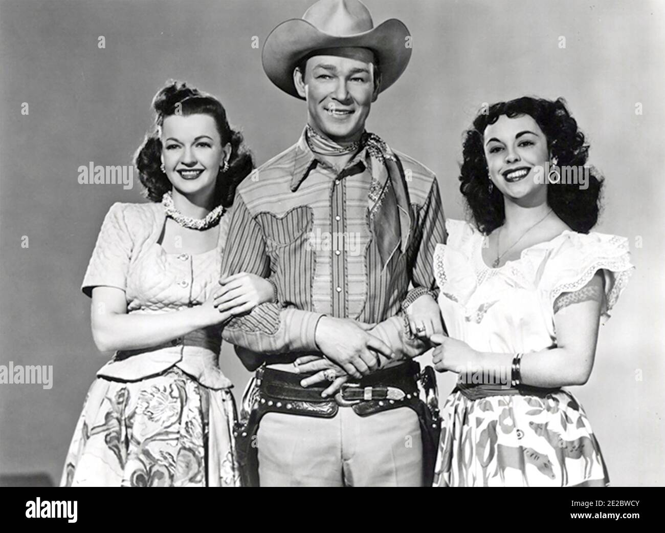 SUSANNA PASS 1949 Republic Pictures película con de izquierda: Dale Evans, Roy Rodger, Estelita Rodriguez. Foto de stock