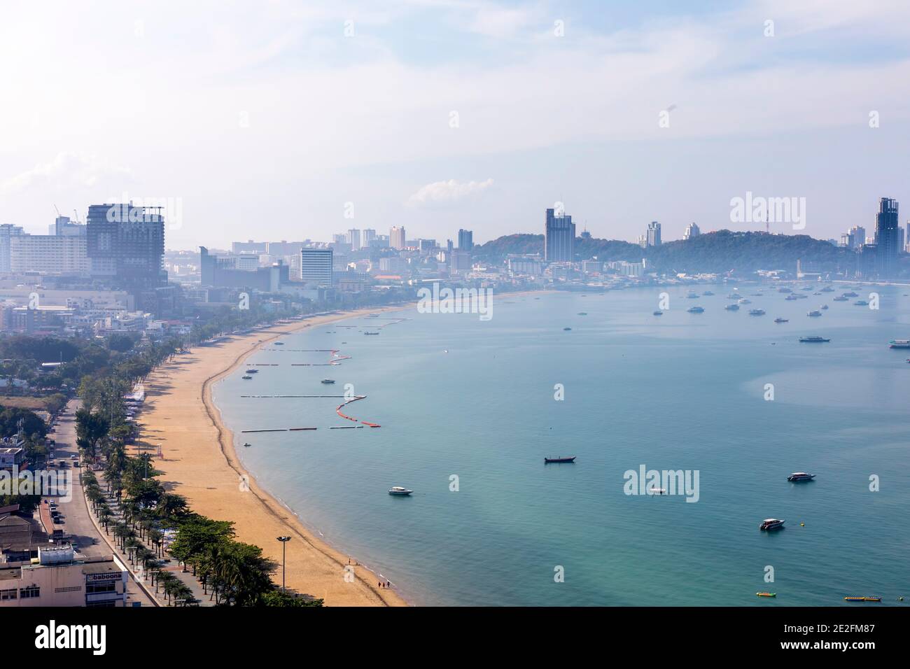 La neblina de la mañana y la contaminación, Pattaya, Chon Buri, Tailandia Foto de stock