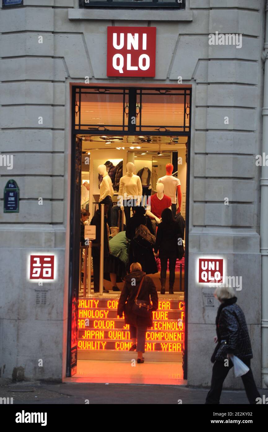 Vista de la tienda Uniqlo cerca de la Ópera Garnier en París, Francia el 15  de enero de 2010. Uniqlo Co., Ltd es un diseñador de ropa informal japonés,  fabricante y minorista.