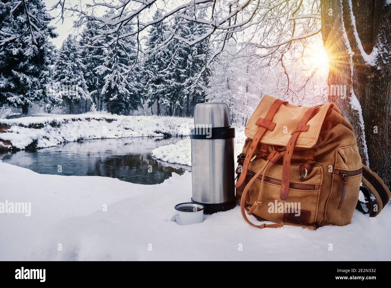 termo de camping y taza de viaje esmaltada con termo para llevar café o té  invierno