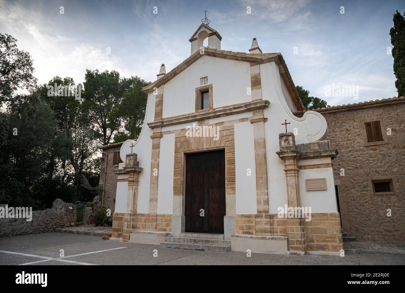 Iglesia de el Calvario, Calvario en inglés. Está situado en la ciudad de Pollensa, en la parte norte de la isla de Mallorca, España Fotografía de stock - Alamy Iglesia de el Calvario, Calvario en inglés. Está situado en la ciudad de Pollensa, en la parte norte de la isla de Mallorca, España Fotografía de stock - Alamy