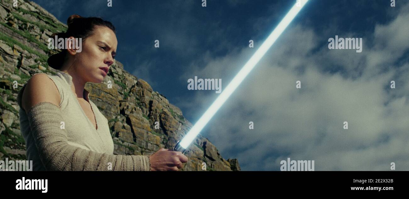 Daisy Ridley como Rey en 'Star Wars: El último Jedi' Foto de stock