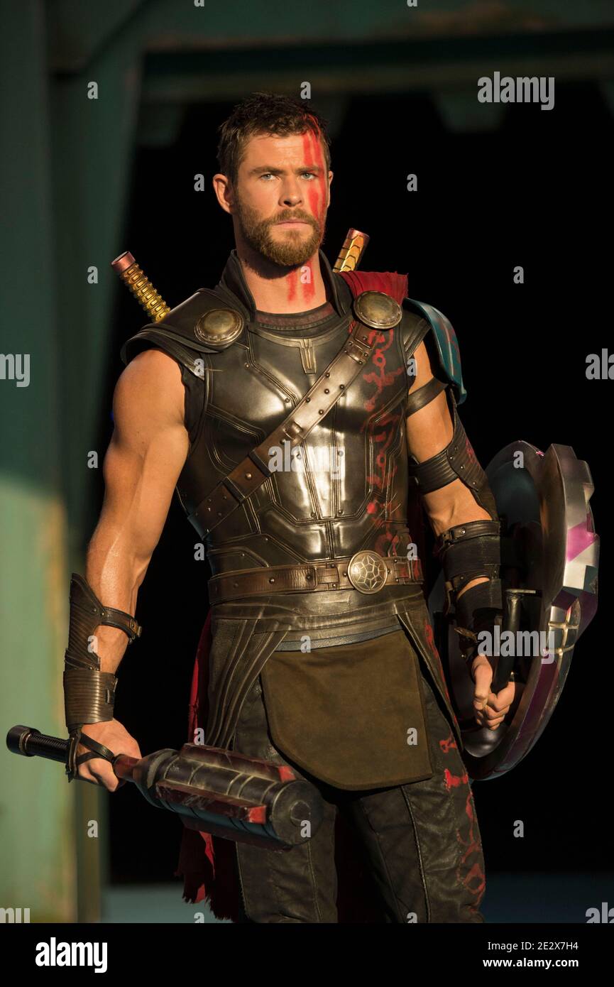 Thor-Ragnarok': Chris Hemsworth como Thor Fotografía de stock - Alamy