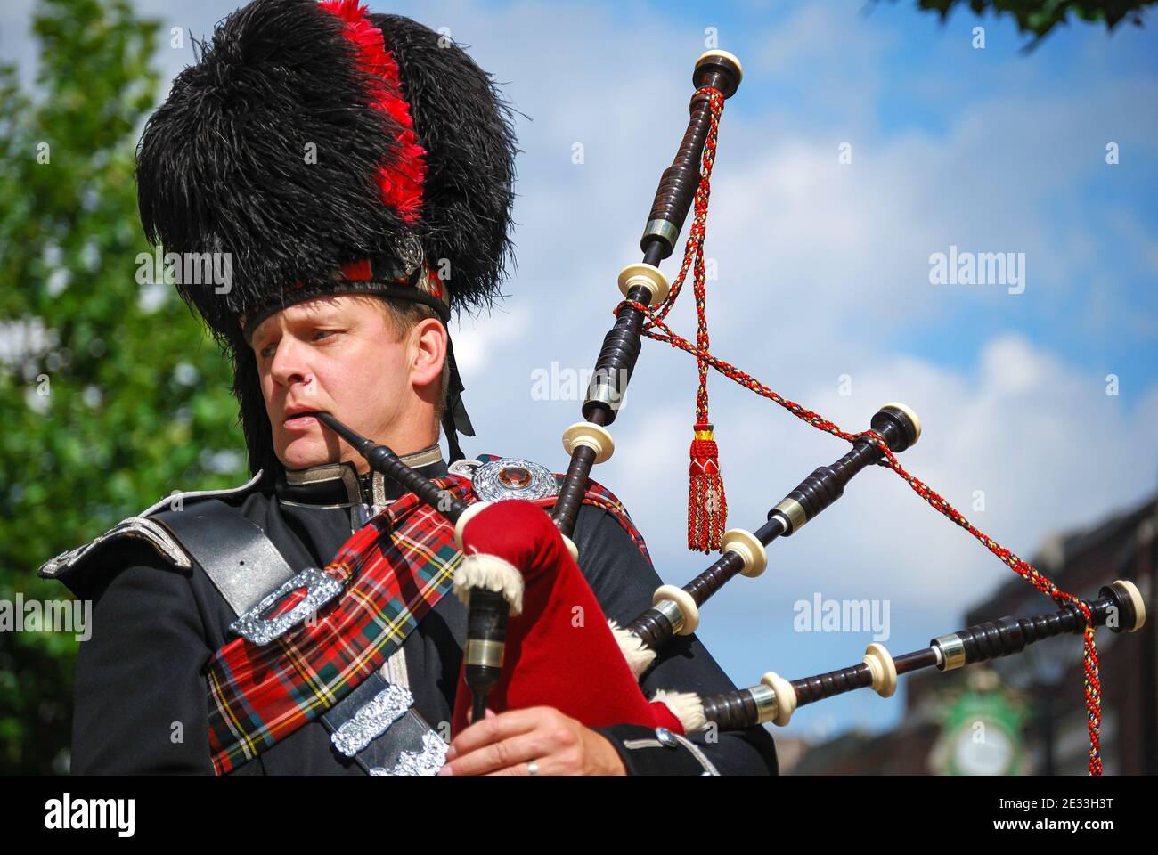 шотландский музыкальный инструмент волынка. шотландская волынка. шотландский национальный инструмент – волынка.