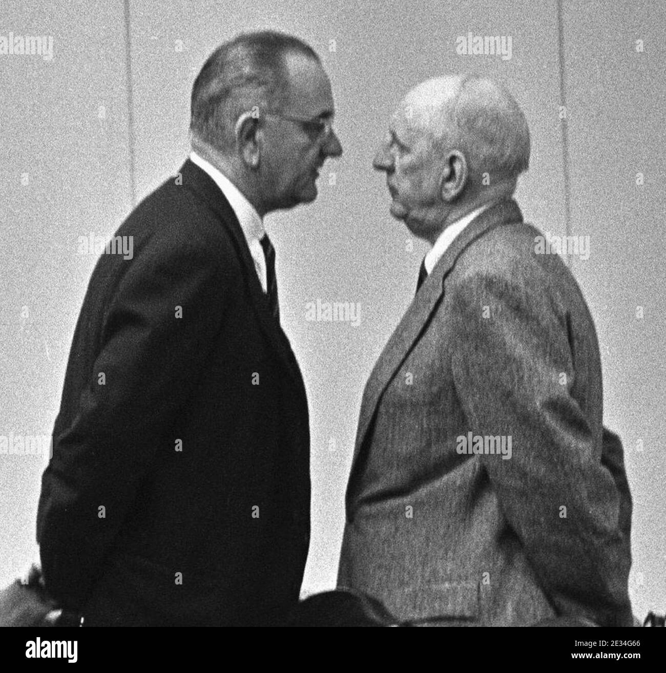 Lyndon Johnson y Richard Russell recortaron. Foto de stock