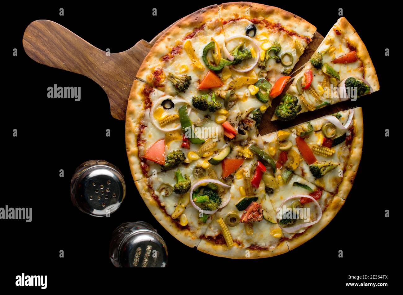 Pepperoni pizza sobre fondo llano, Vista superior de deliciosa y