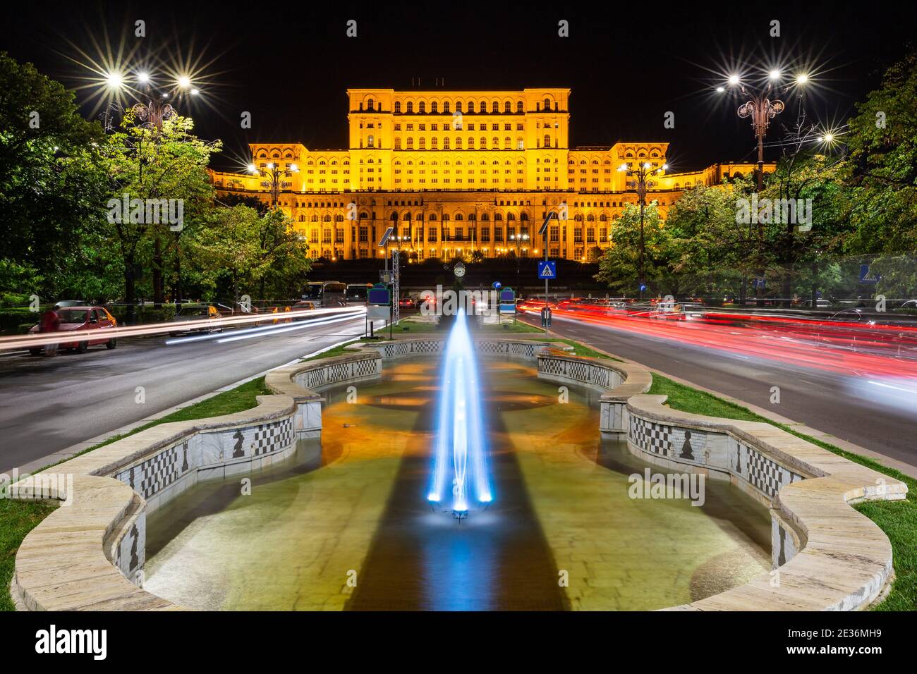 El Palacio del Parlamento en Bucarest, Rumanía. Foto de stock