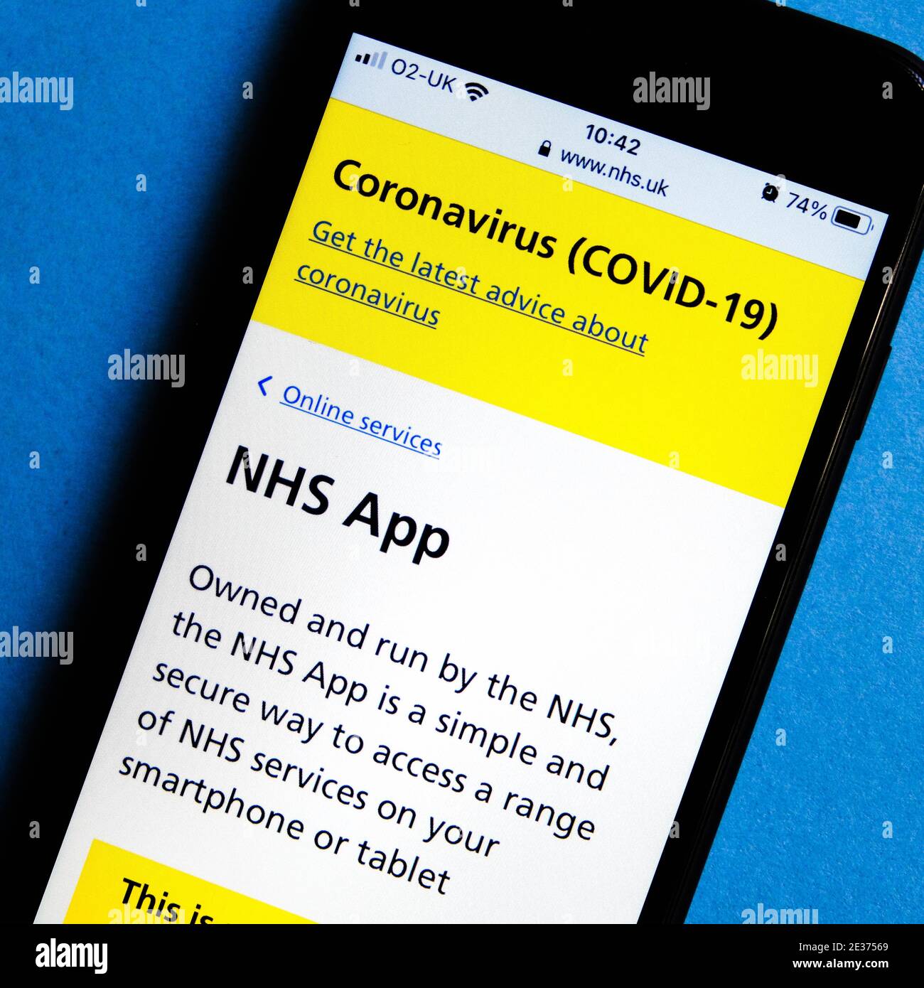 Londres, Reino Unido, enero de 17 2021, NHS propiedad de la aplicación Coivd-19 en una pantalla móvil o dispositivo de teléfono inteligente Foto de stock