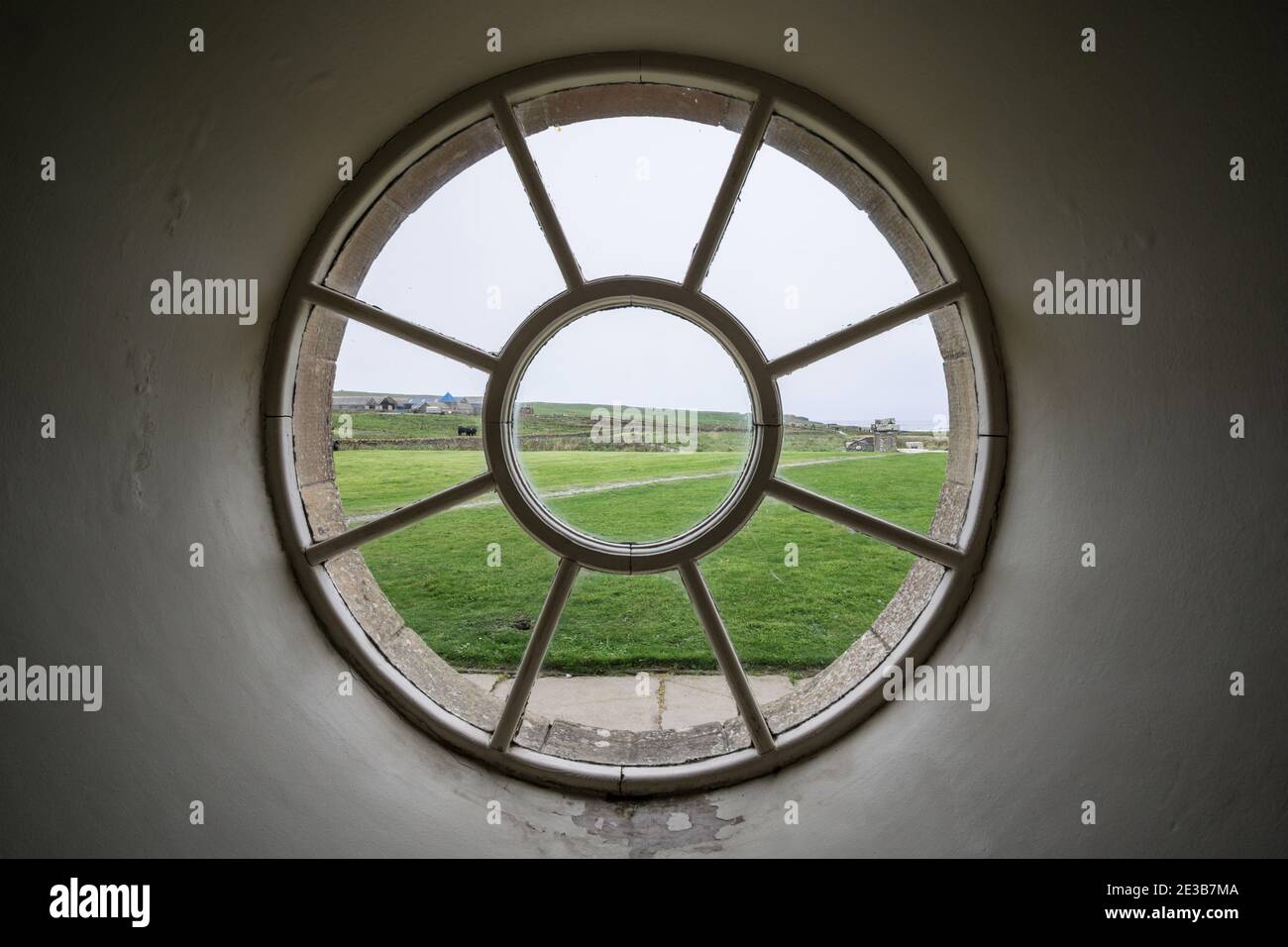Detalle arquitectónico de una ventana circular en Skaill House, cerca de Skara Brae, Orkney Foto de stock