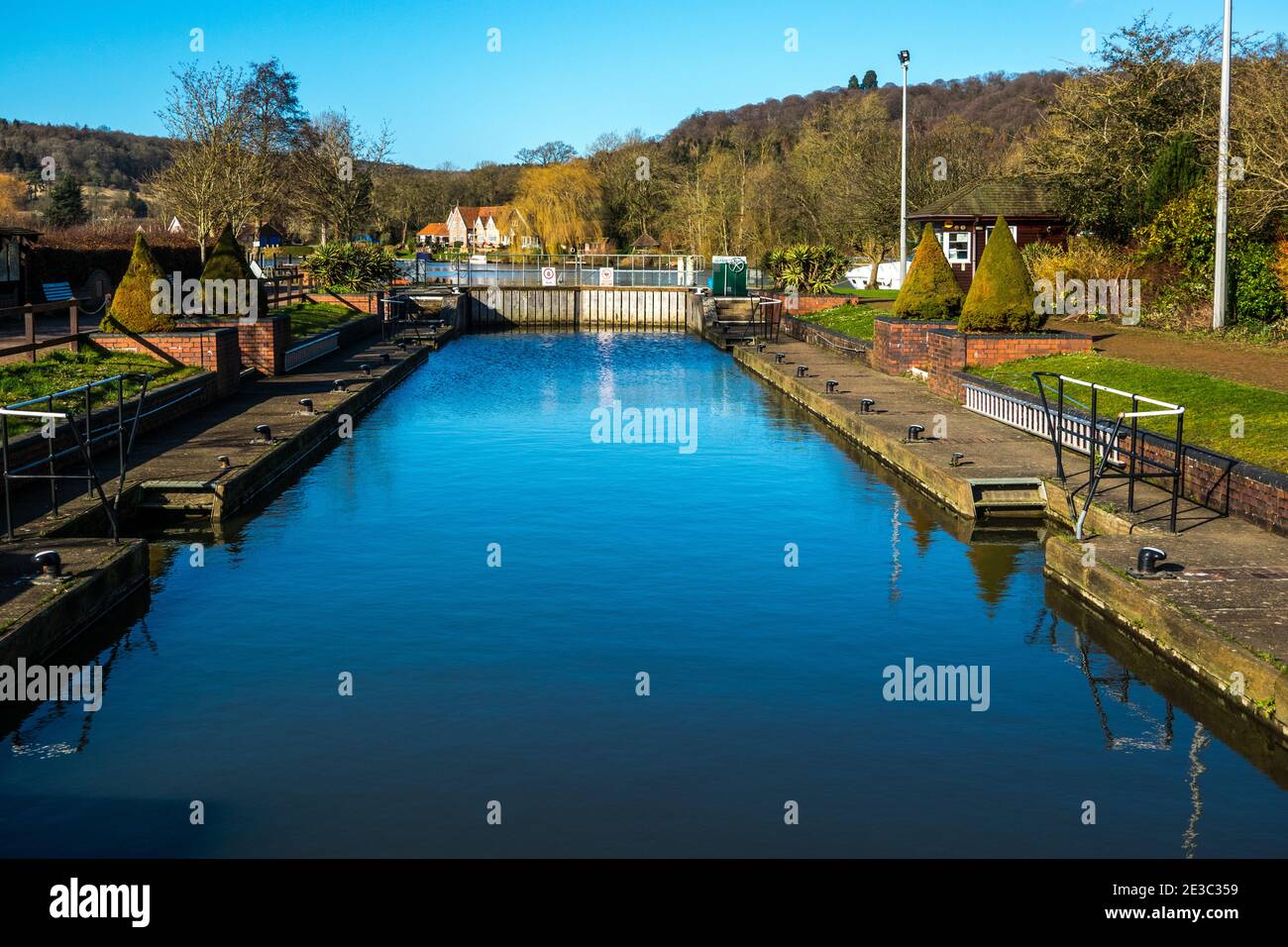 Hambleden Lock en el río Támesis cerca de Henley en Támesis Inglaterra Foto de stock