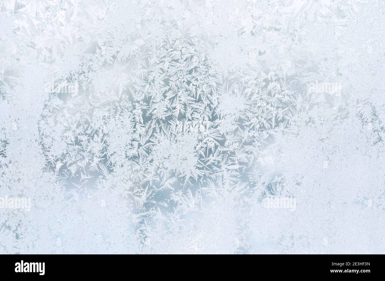 Fondo azul helado claro, textura de invierno primer plano Foto de stock