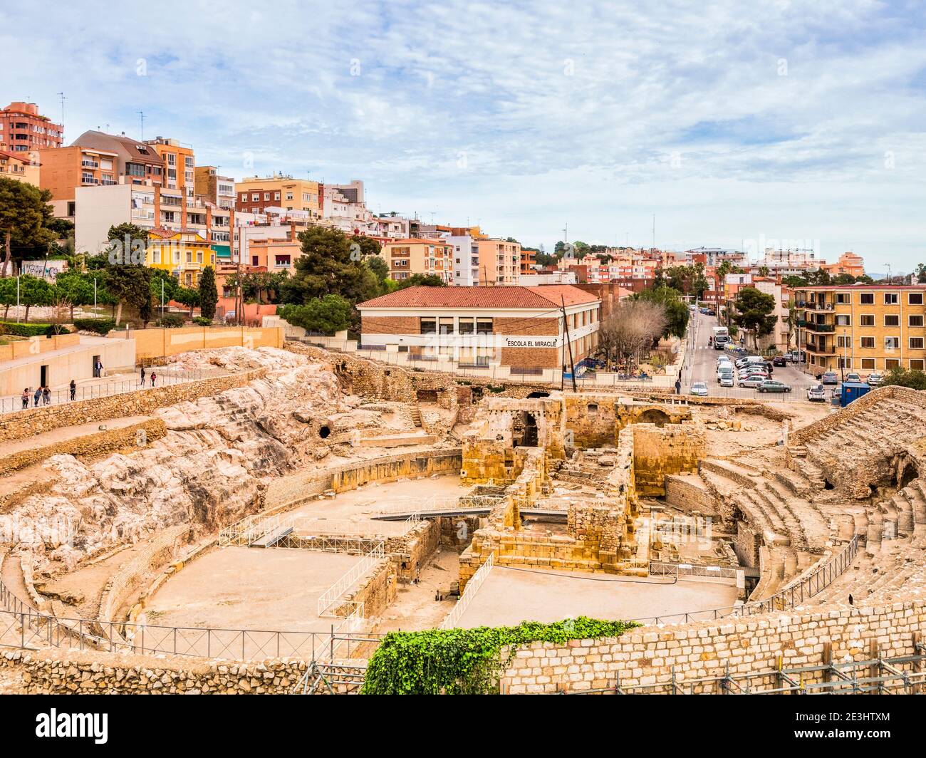 5 de marzo de 2020: Tarragona, España - el Anfiteatro Romano de Tarragona en primavera. Foto de stock