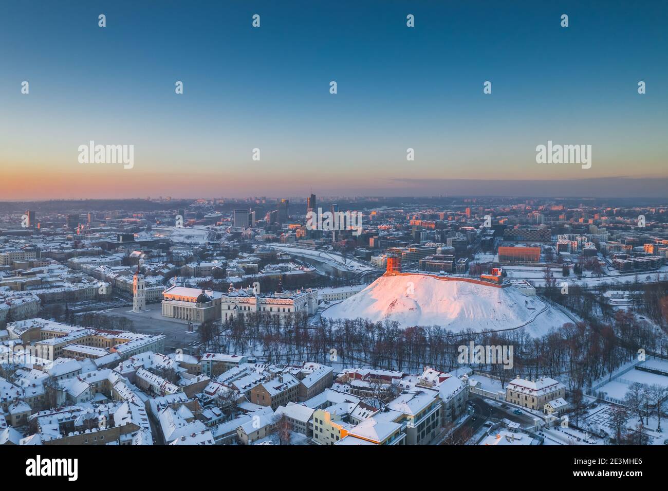 Paisaje aéreo de la ciudad de Vilnius, capital de Lituania Foto de stock