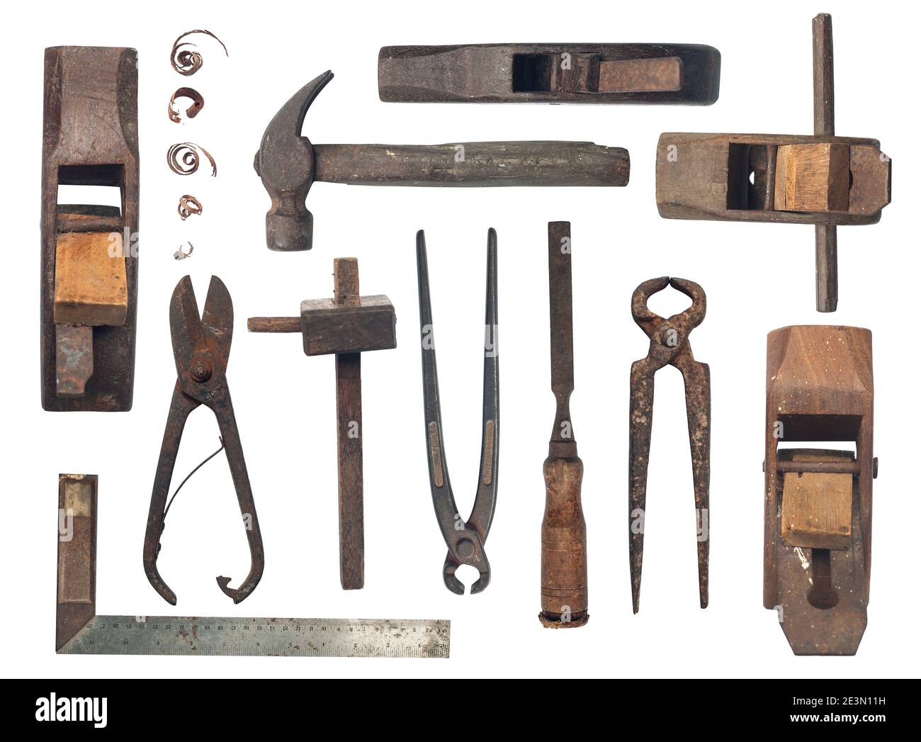 Colección de herramientas antiguas de carpintería, aisladas sobre blanco  Fotografía de stock - Alamy