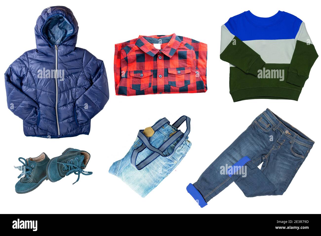 Juego collage de ropa para niños. Vaqueros y pantalones vaqueros, un par de zapatos, una chaqueta impermeable, camisa roja y un suéter para niño aislado en un negro blanco Fotografía de stock - Juego collage de ropa para niños. Vaqueros y pantalones vaqueros, un par de zapatos, una chaqueta impermeable, camisa roja y un suéter para niño aislado en un negro blanco Fotografía de stock -