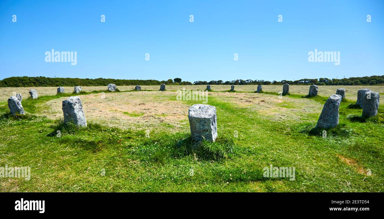 El Merry Maidens de Boleigh Stone Circle, que consta de 19 piedras y también conocido como Dawn's Men, situado entre Lamorna y St Buryan en Cornwall Foto de stock